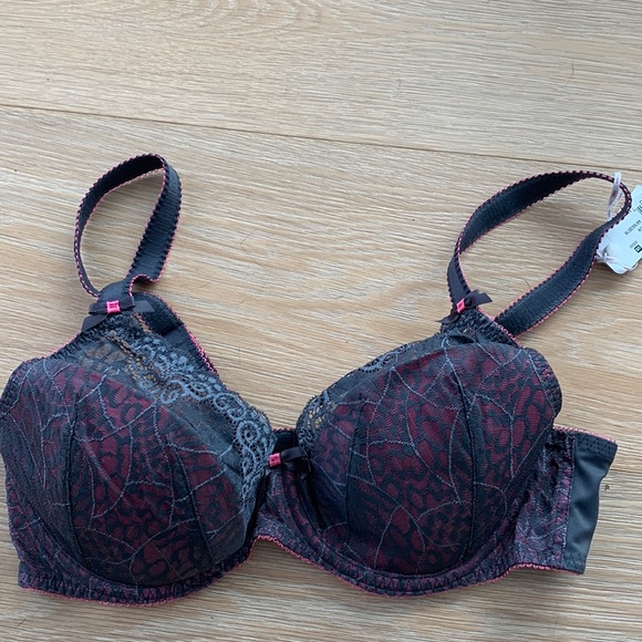 Freya Other - Freya molded plunge bra with underwire